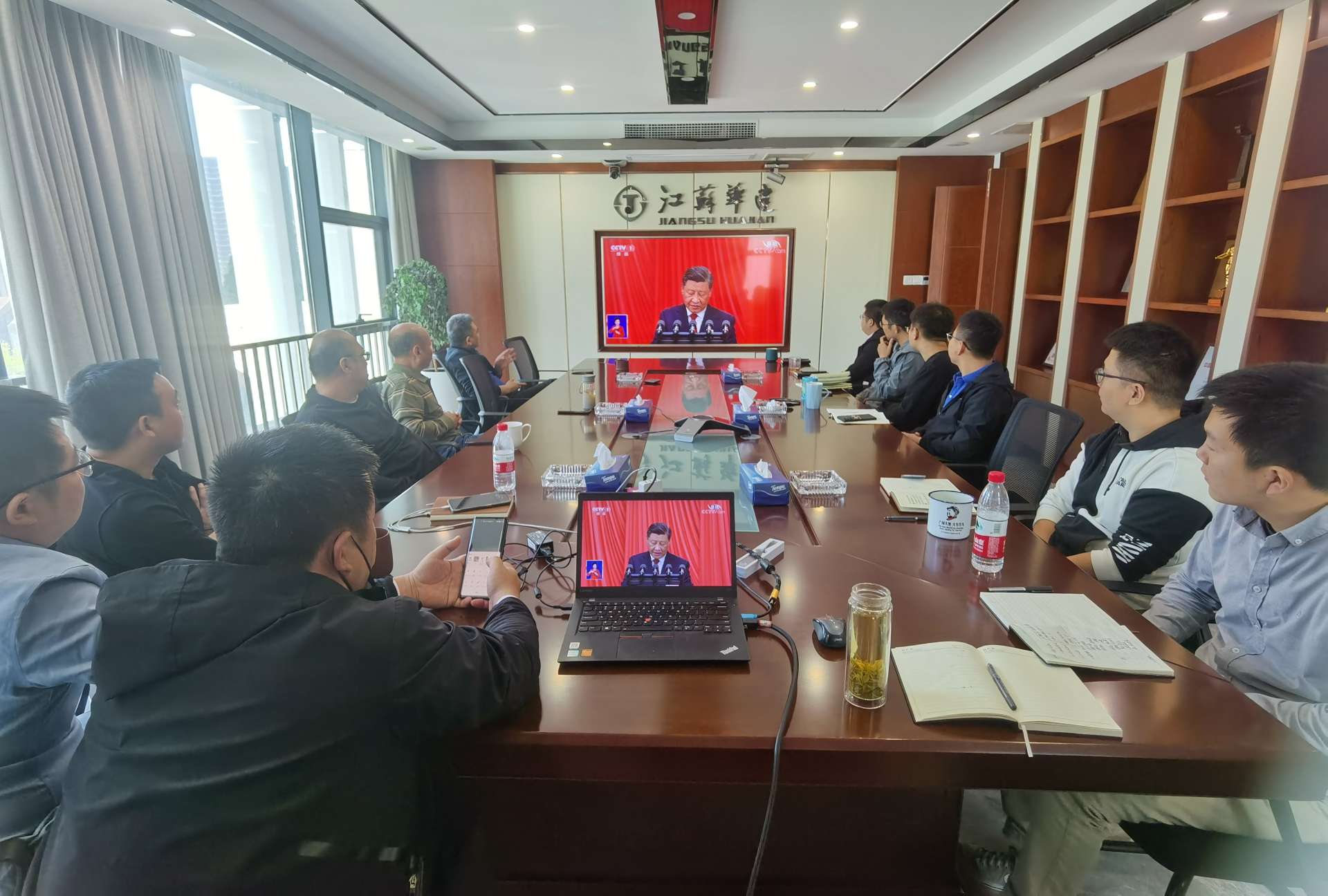 1665988464137742.jpg 上海分公司集中組織收看黨的二十大開幕會盛況.jpg